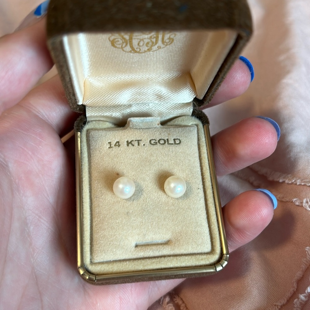 14 KT gold pearl earrings